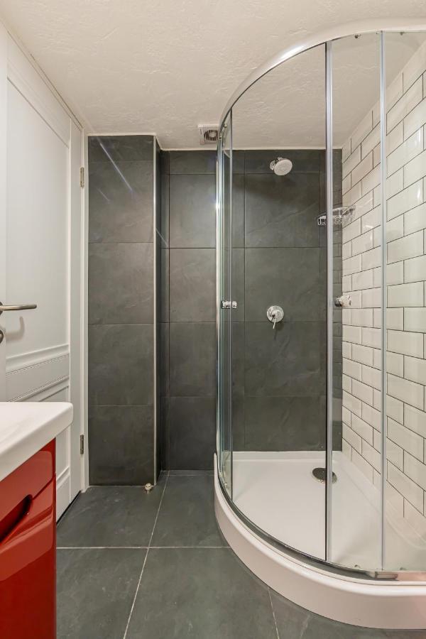 Kyiv Saksahanskoho Apart Hotel Dış mekan fotoğraf
